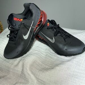 Nike Men's Black and Red Athletic Shoes New whitout of the box
